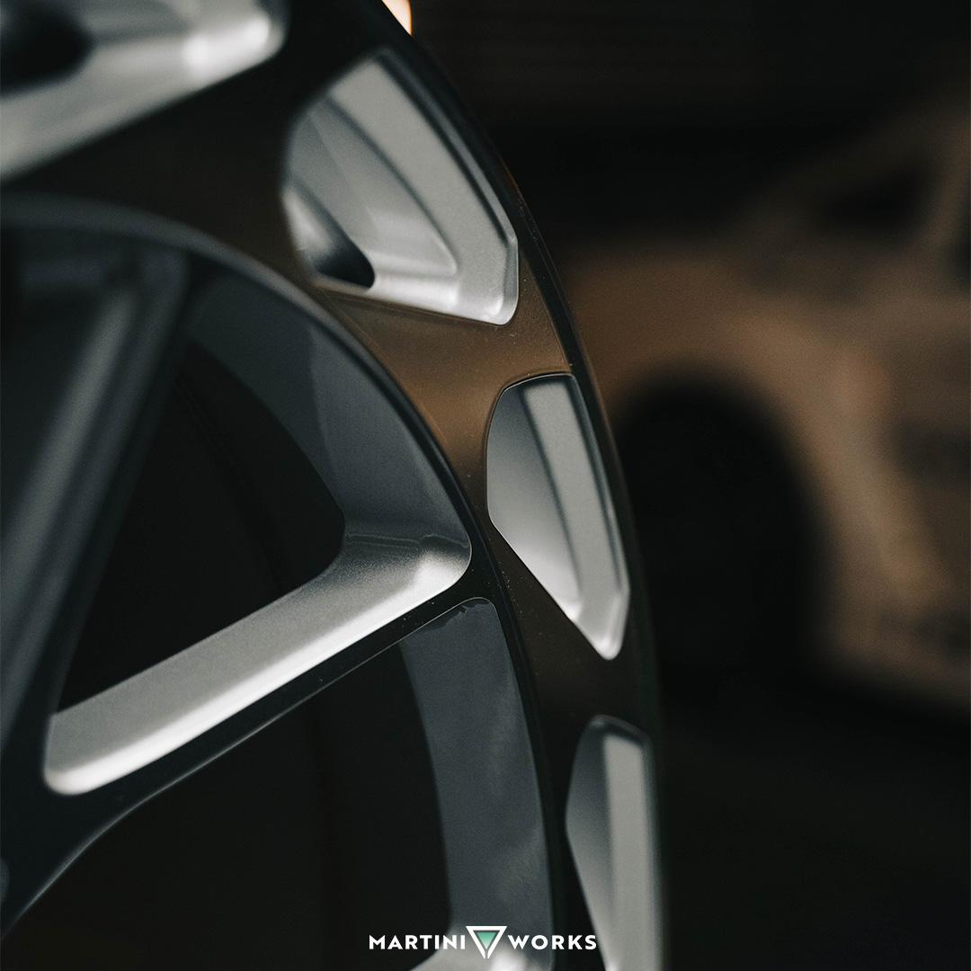 Rohana RFX19 20x10 33 5x112 Machine Silver | MartiniWorks