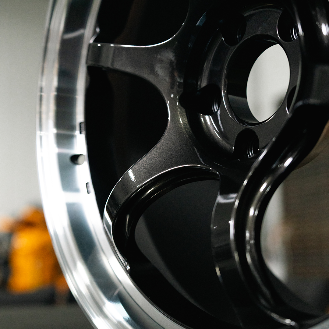 Advan RG-D2 18x10.5 +15 5-114.3 Machining & Black Gunmetallic