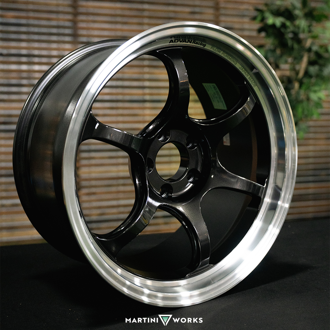 Advan RG-D2 17x8.0 +44 5-114.3 Machining & Black Gunmetallic Wheel