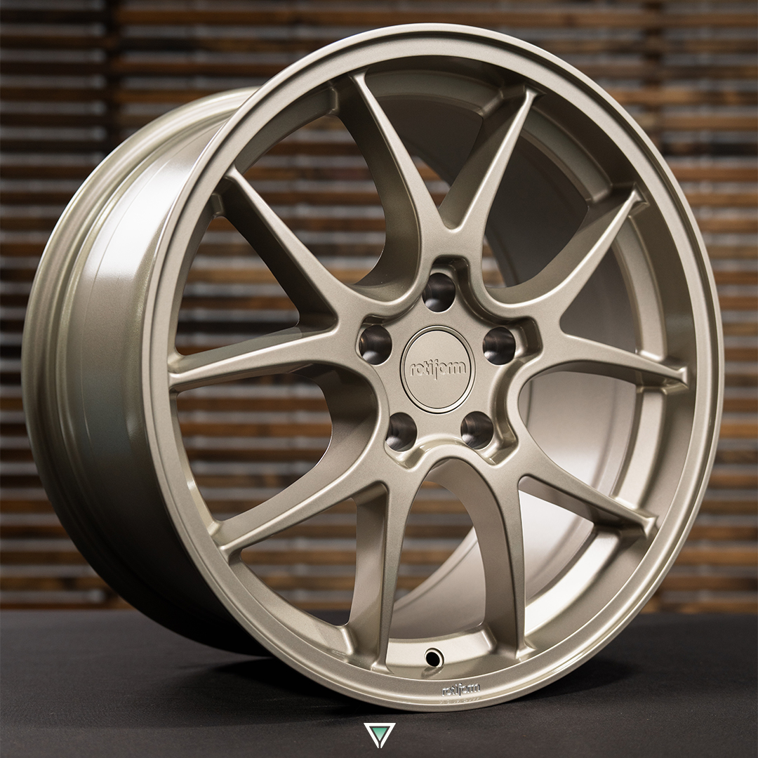 Rotiform RC207 LTN-J 18x9.5 38 5x114.3 Gloss Gold