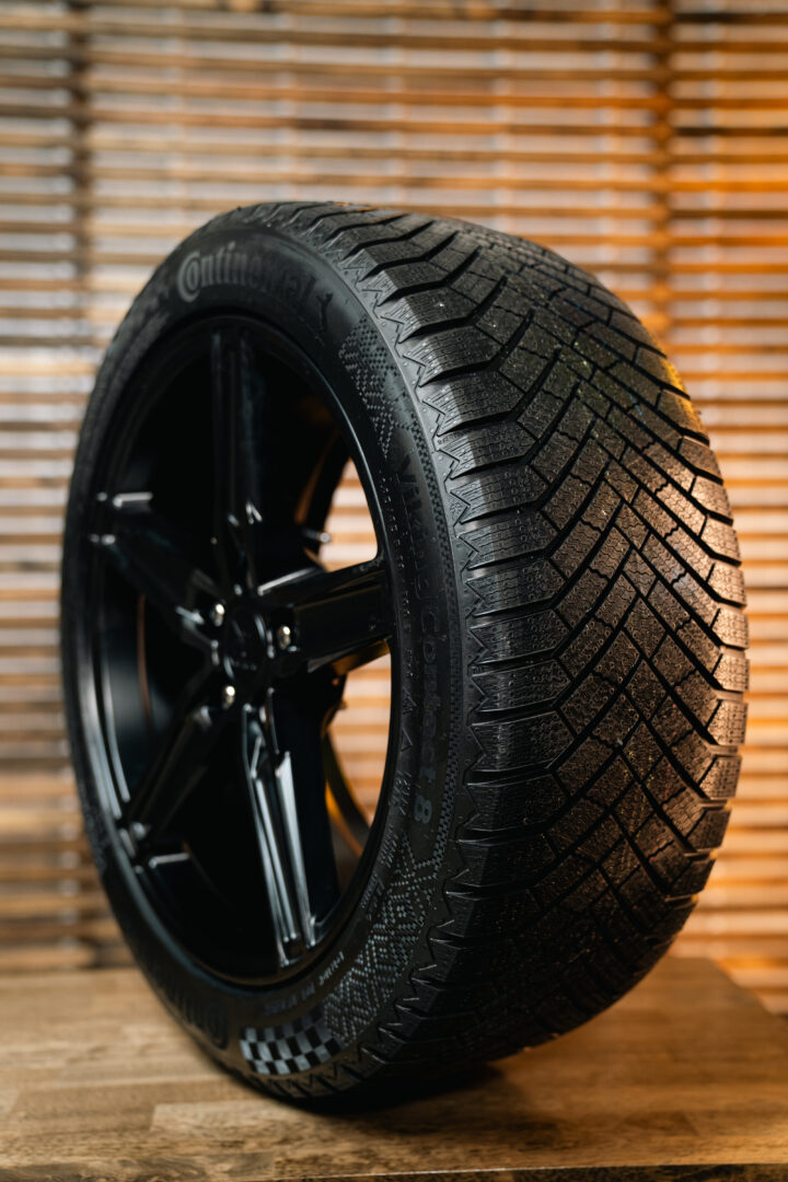 Continental Viking Contact 8 225/40R18 | MartiniWorks