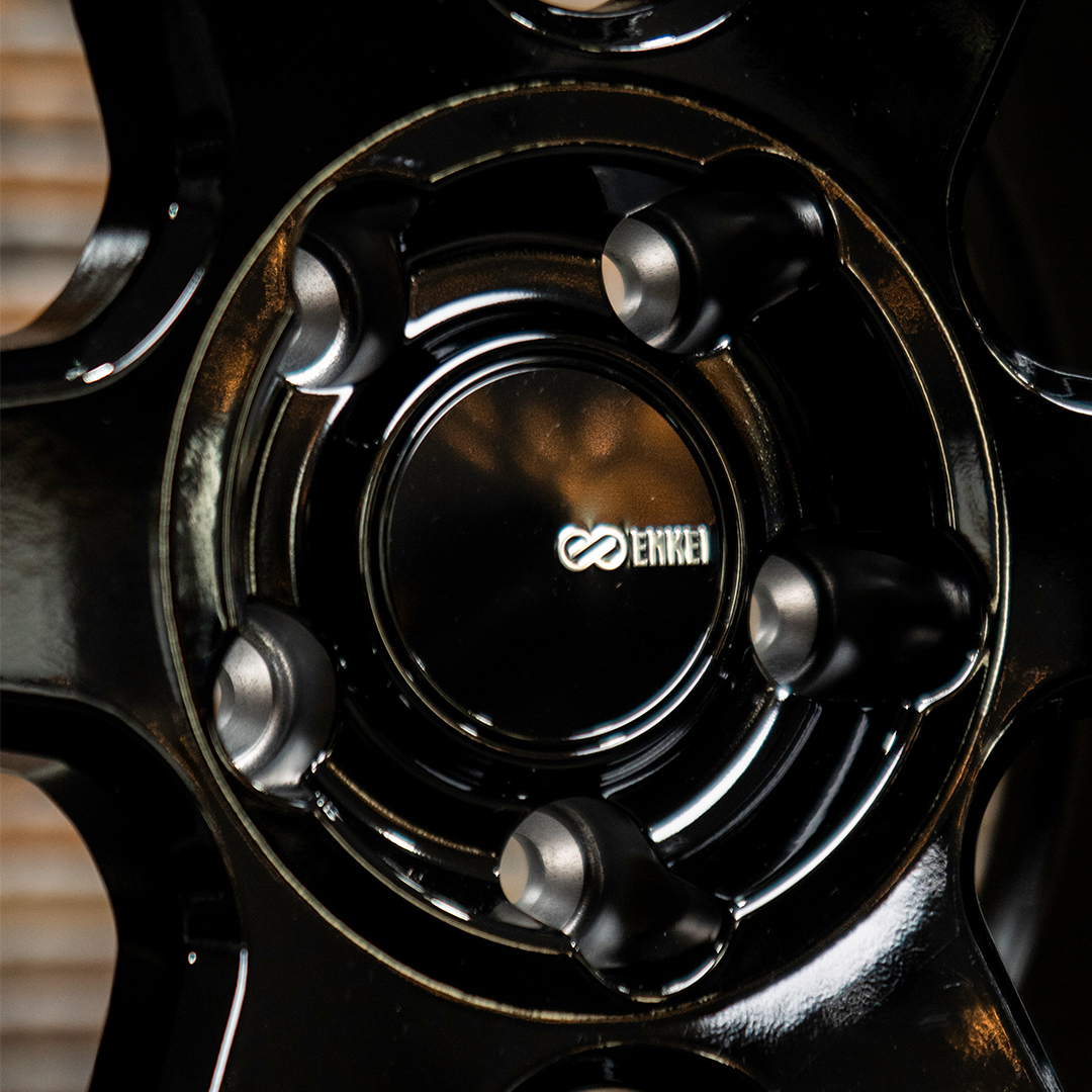 Enkei T6R 18x8 45mm Offset 5x112 Bolt Pattern 72.6 Bore Gloss
